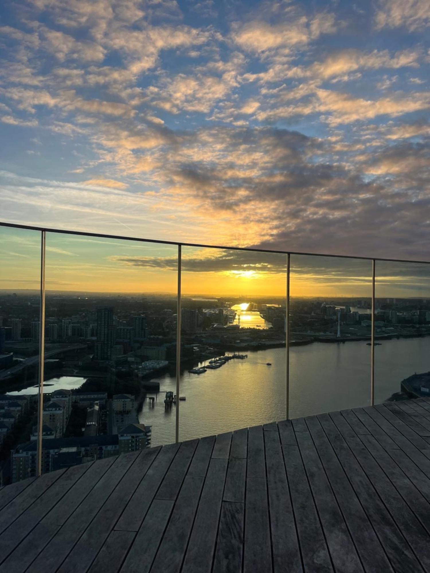 Luxury Modern 2 Bed Flat With Balcony And City View - Canary Wharf City Center Londra Esterno foto