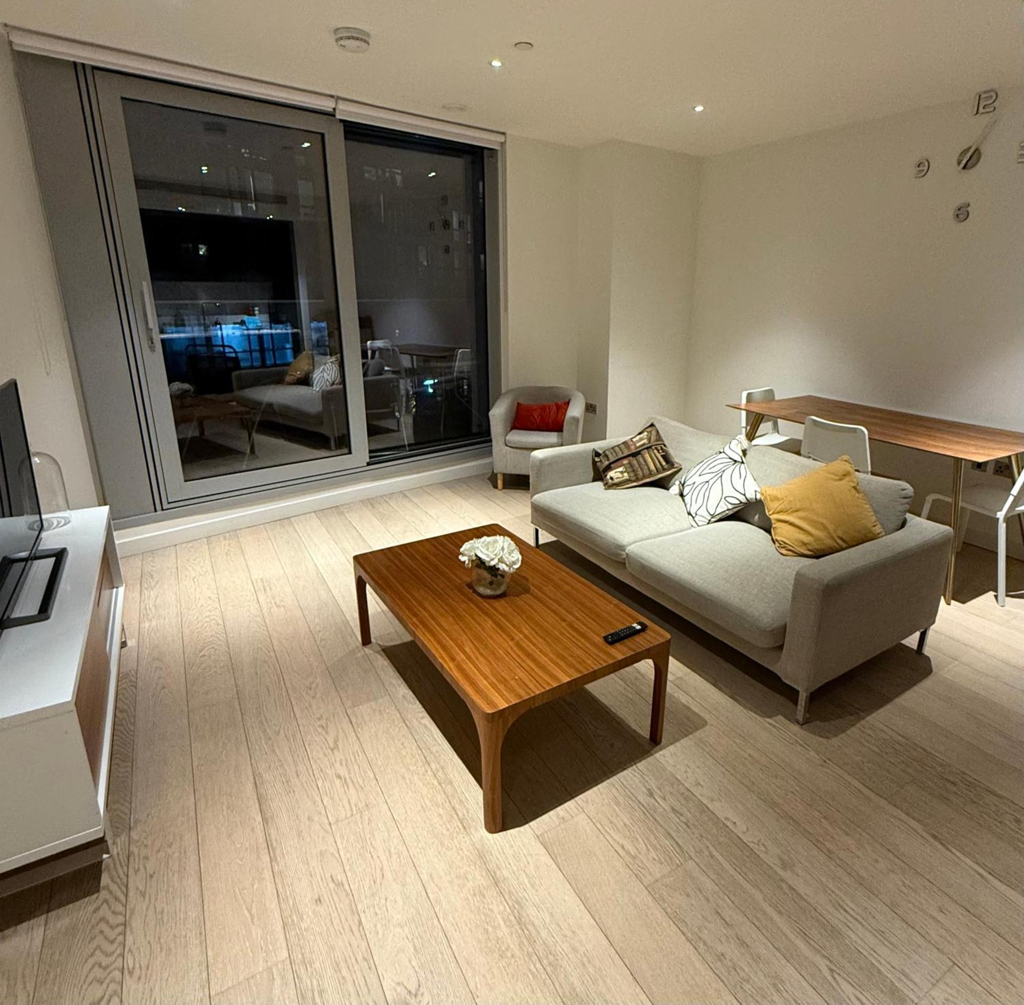 Luxury Modern 2 Bed Flat With Balcony And City View - Canary Wharf City Center Londra Esterno foto