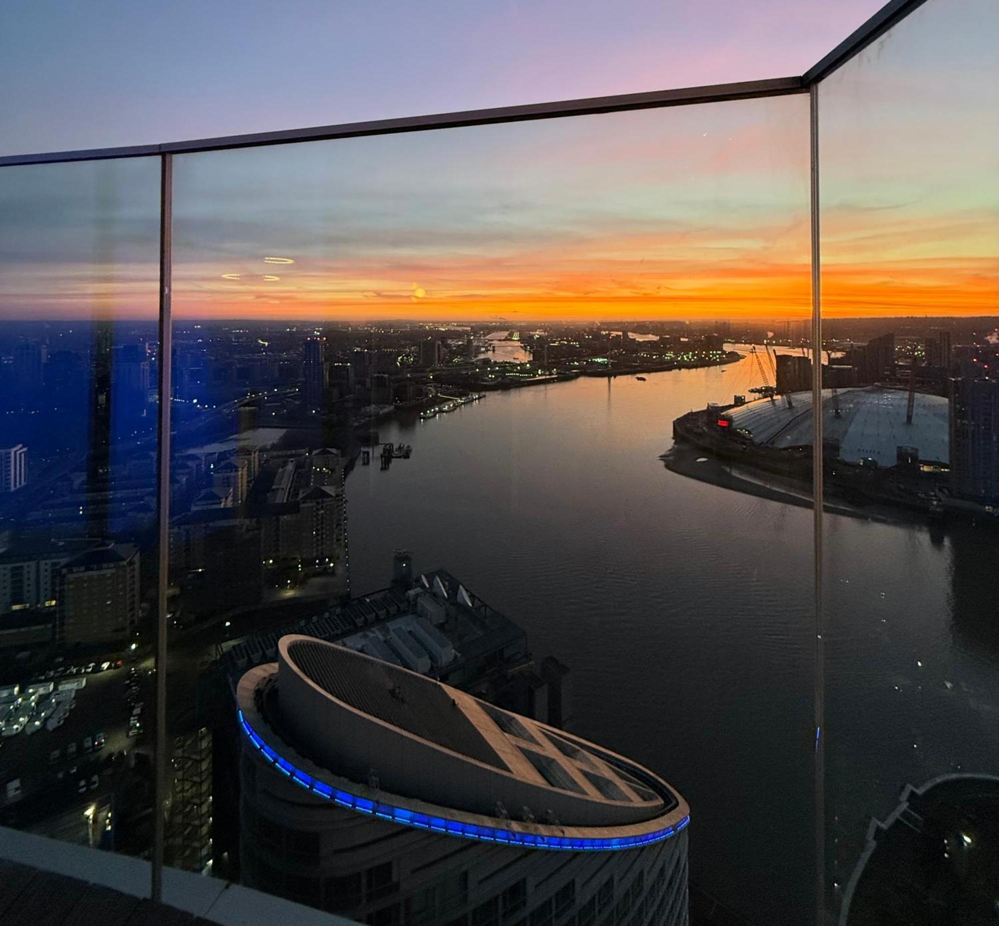 Luxury Modern 2 Bed Flat With Balcony And City View - Canary Wharf City Center Londra Esterno foto